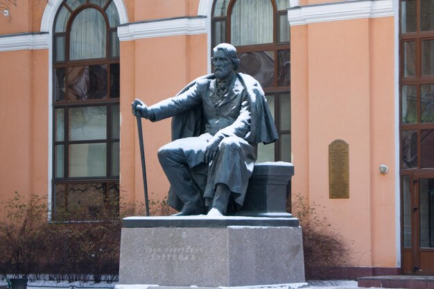 Жизнь, творчество и судьба Ивана Сергеевича Тургенева: великий русский писатель и его вклад в литературу